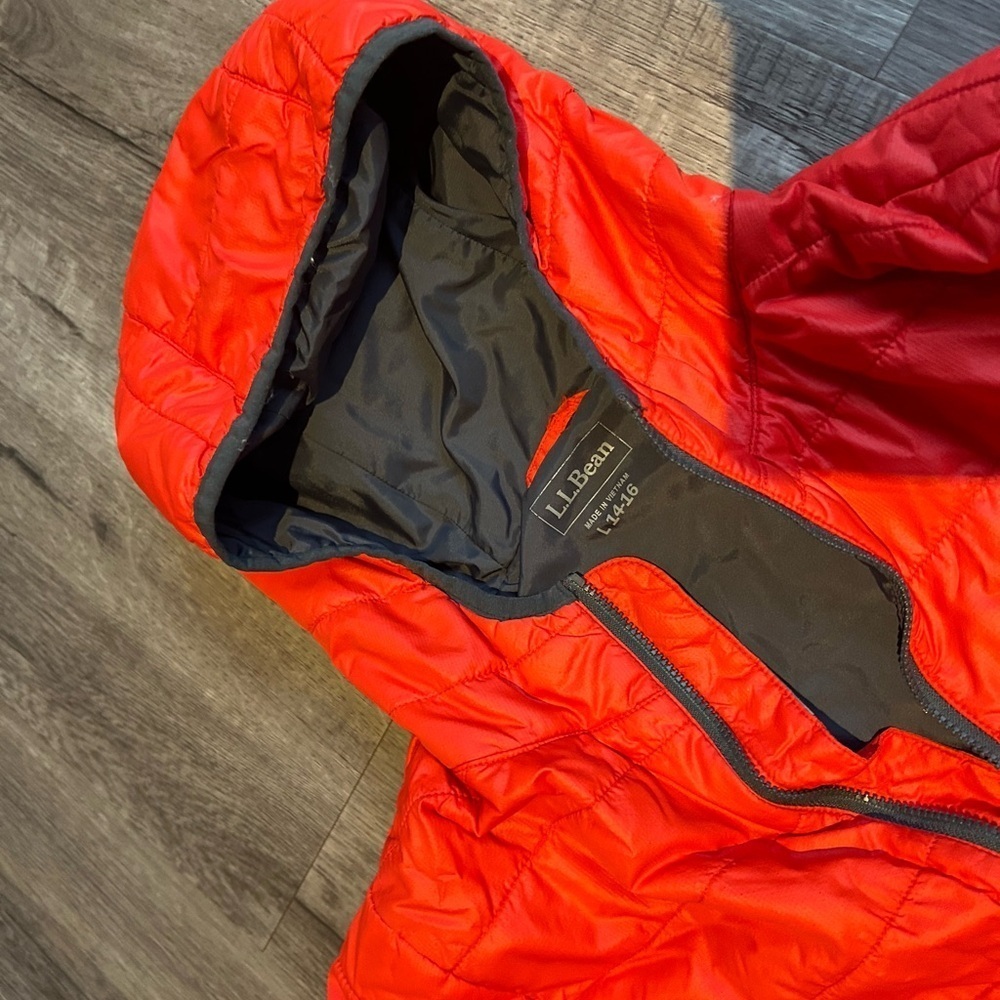LL Bean Light Puffer Jacket - Picture 2 of 8